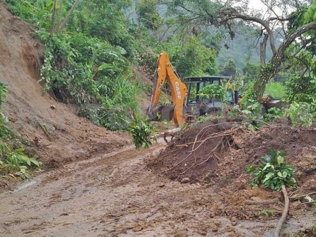 Encharcamientos y derrumbes afectan caminos y cultivos Encharcamientos y derrumbes afectan caminos y cultivos