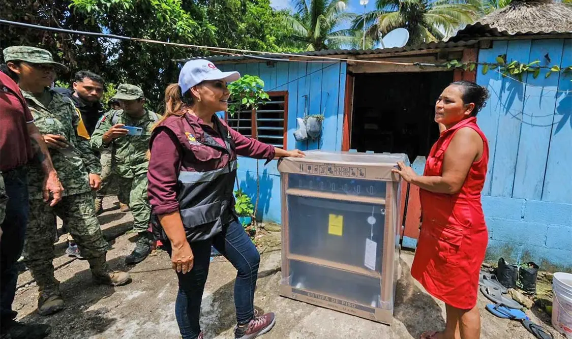 La mandataria estatal entregó apoyos. Cortesía