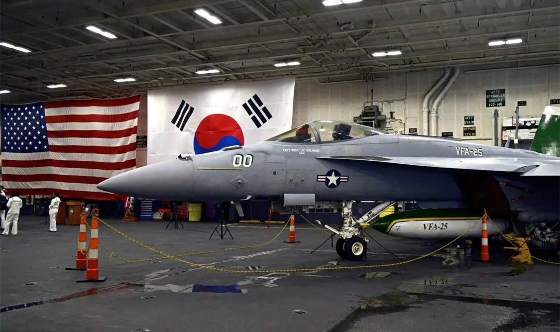El Roosevelt ya se encuentra en la base naval de la ciudad de Busan. Cortesía