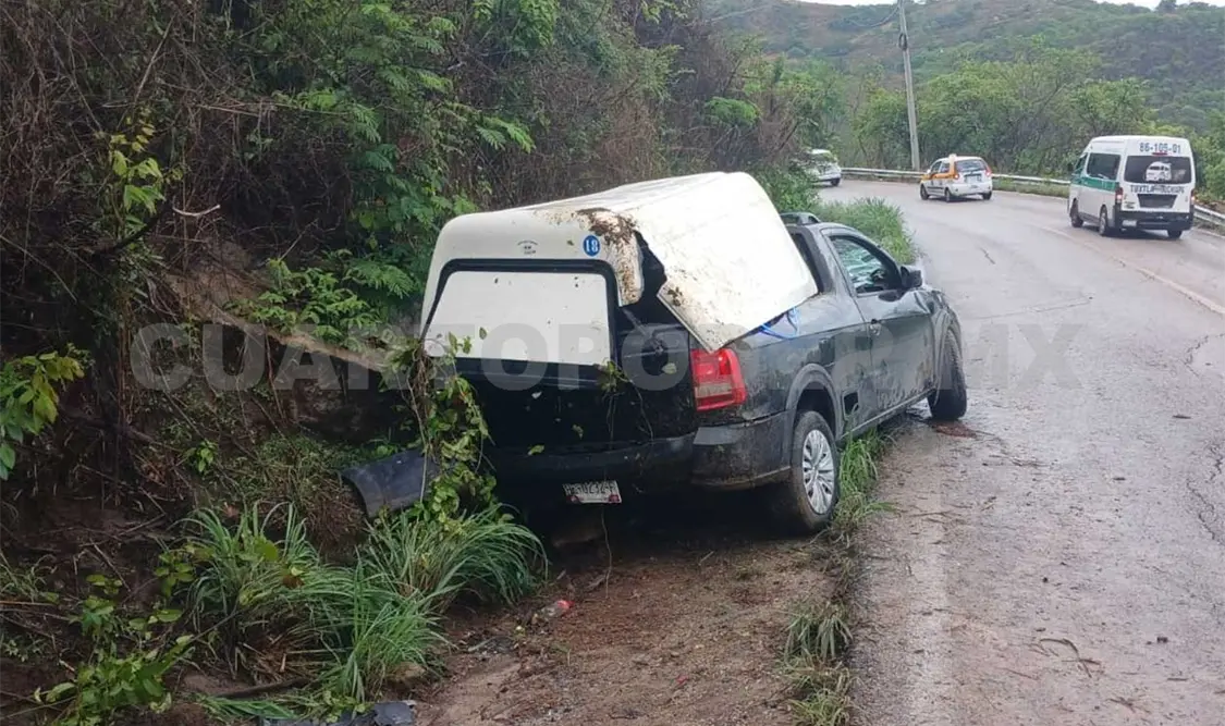 La pick up volcó luego de haber chocado. Ulises López / CP