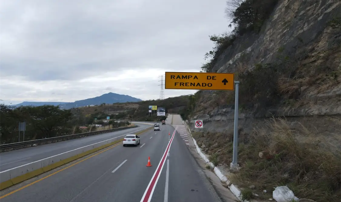 Regular cobro de grúa y rampas de emergencia