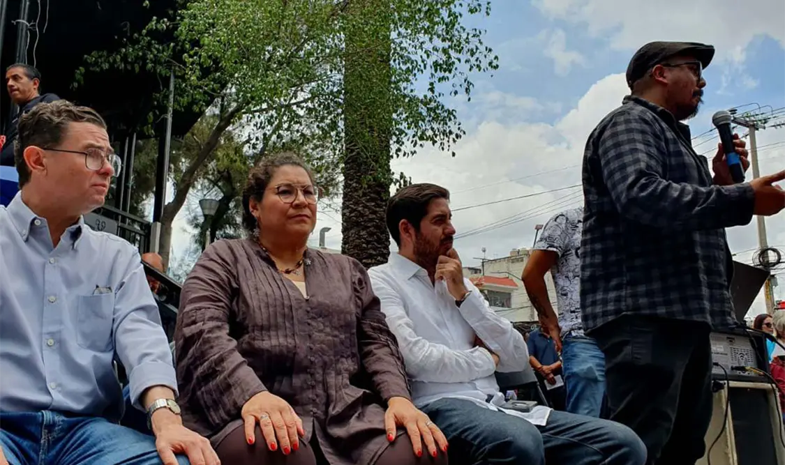 Chocan presuntos integrantes del PJF con morenistas