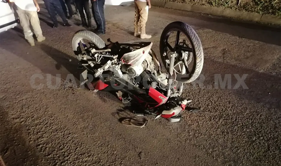 Se estrella por detrás de un taxi