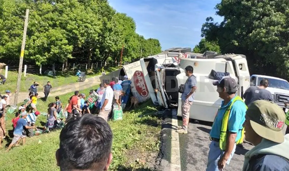 Rapiñan tráiler que transportaba paquetes de galletas