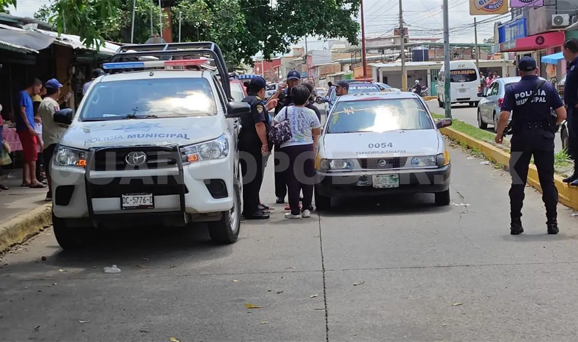 Taxi atropella a menor; termina en hospital