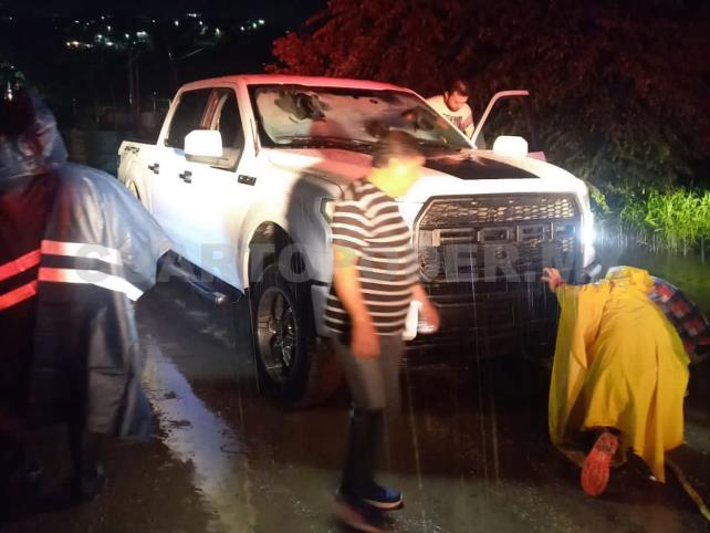 Quedan Atrapados En Encharcamiento Por Las Lluvias