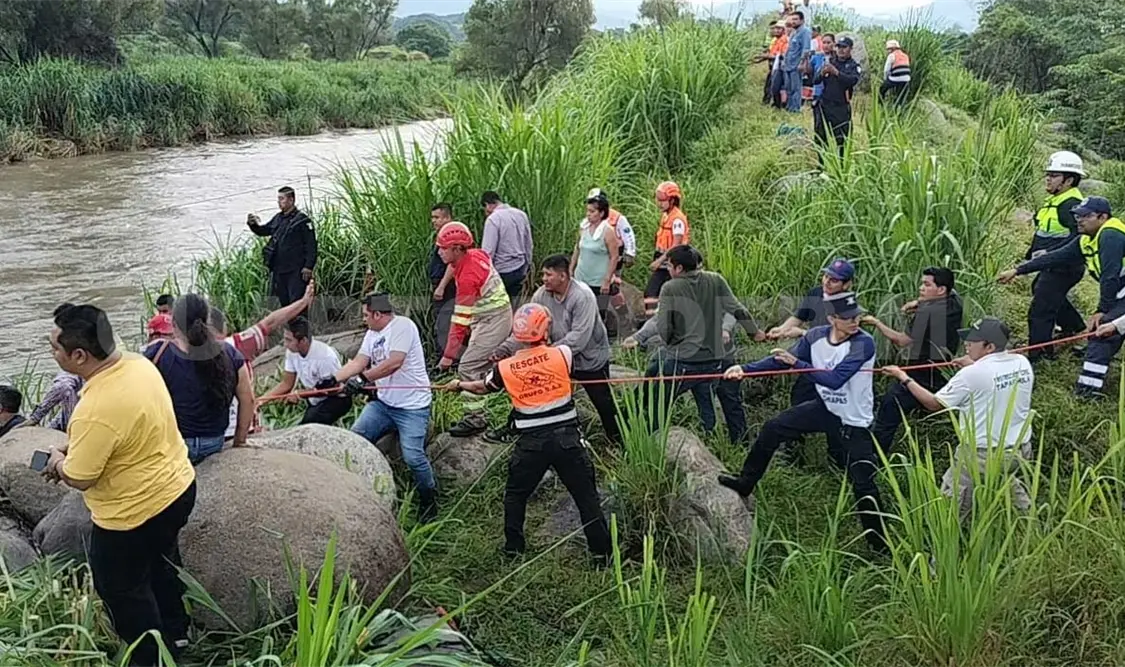 Hallan cadáver de bombero que fue arrastrado por río