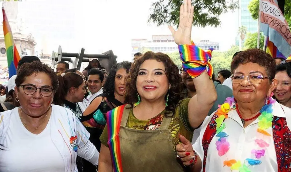 Clara Brugada acude a la Marcha del Orgullo en CDMX. Cortesía