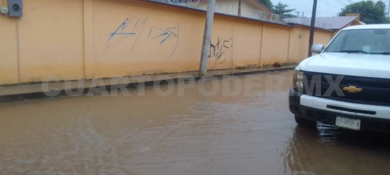 Se inundan calles en Tonalá