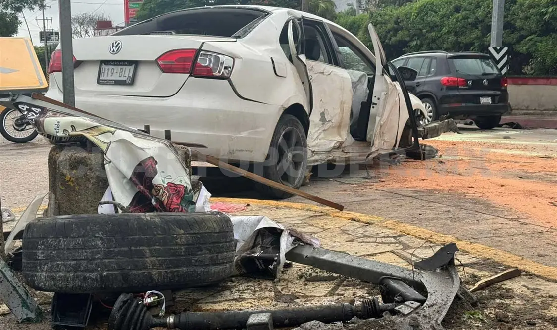 Dos lesionados en aparatoso accidente en libramiento Sur