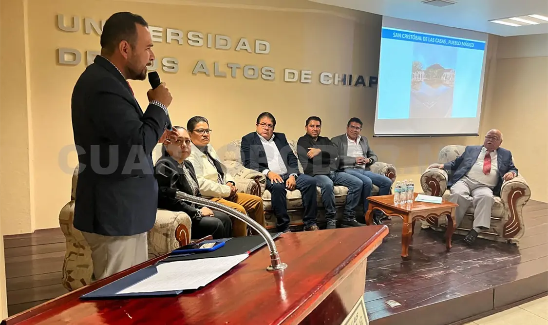 Con foro ingenieros festejaron su día