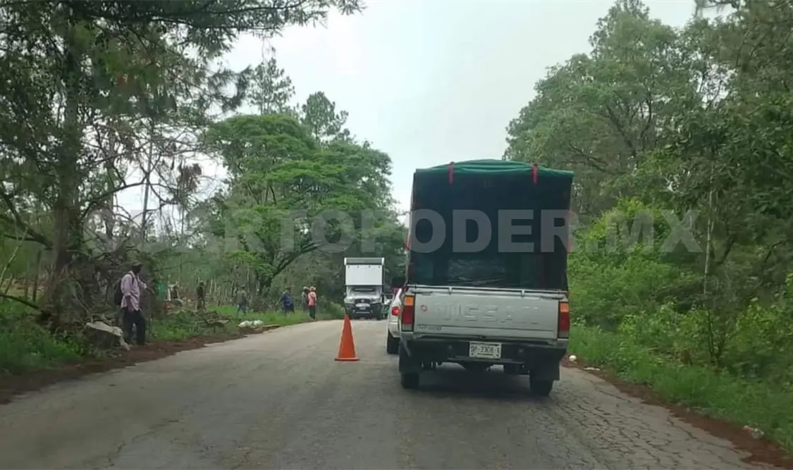 Realiza FNLS bloqueo y volanteo en Altamirano