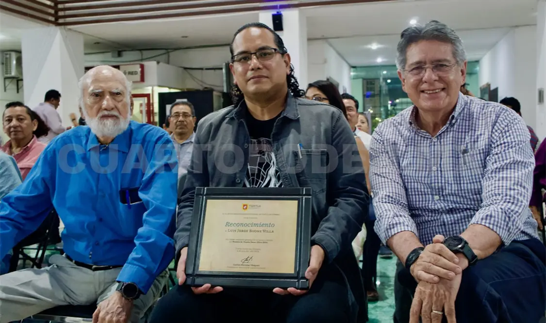 Entregan Premio de Poesía a Luis Jorge Boone