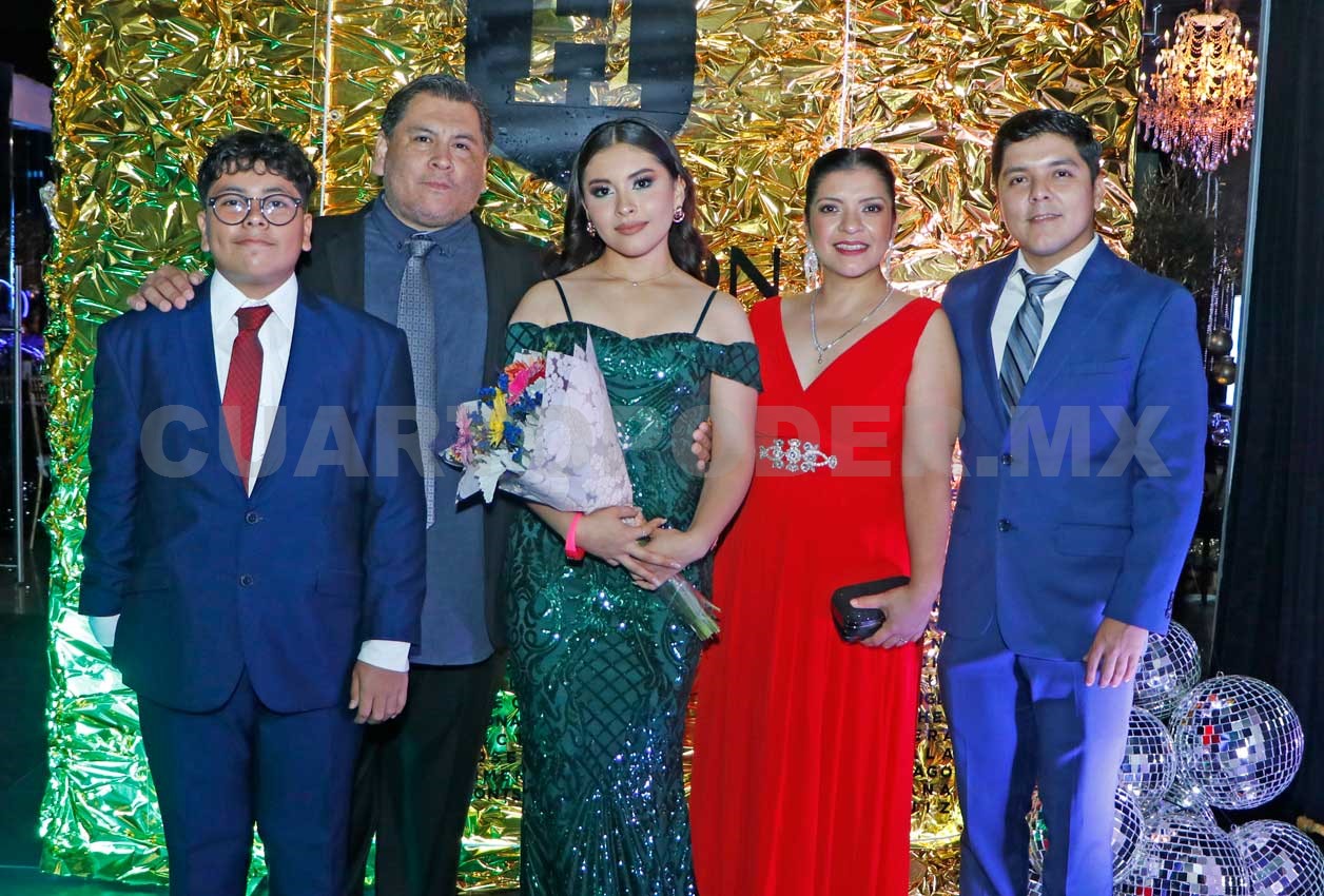 Jóvenes dicen adiós a la prepa