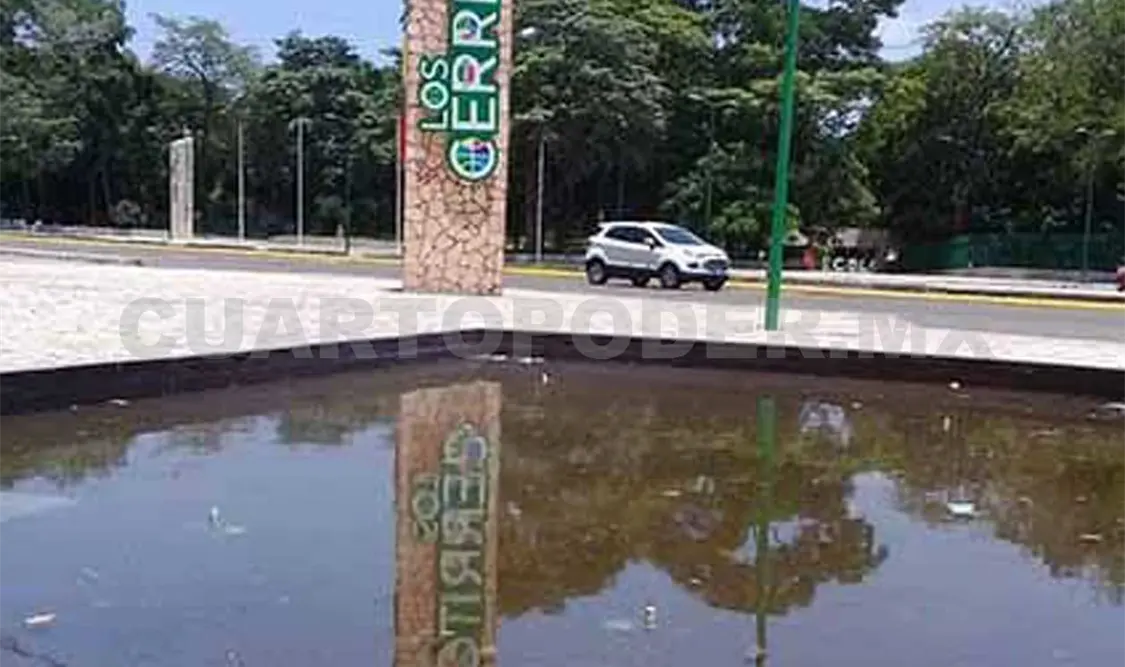 El parque abandonado favorece la reproducción de moscos transmisores del dengue. Cortesía