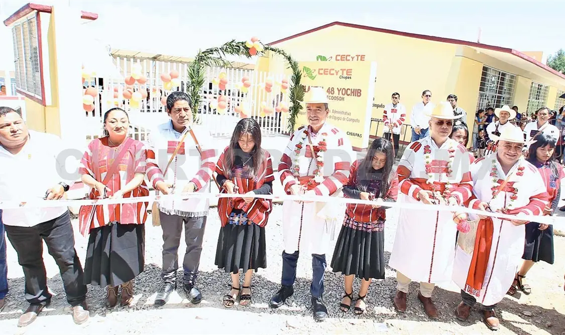 Escandón Cadenas encabezó la entrega de instalaciones del plantel 48 del Cecyte. CP