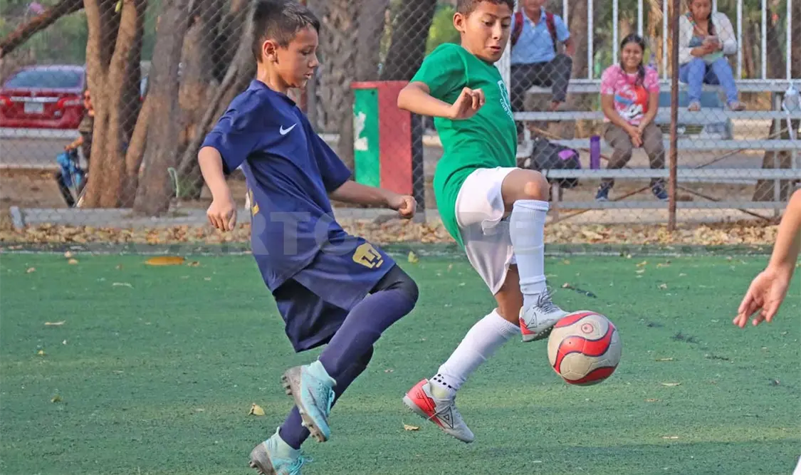 El futuro del Club Deportivo Municipal, los niños y niñas que pretenden ir desarrollando poco a poco en su academia. Diego Pérez/CP
