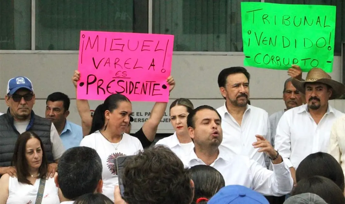 Simpatizantes de la oposición se manifiestan