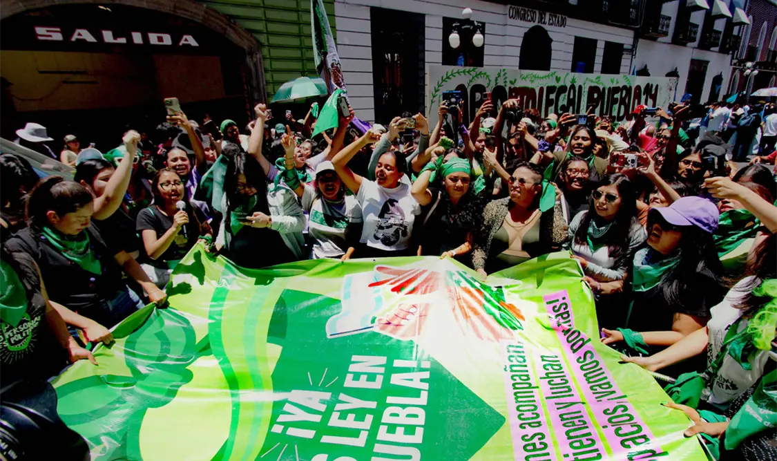 Feministas celebran despenalización del aborto
