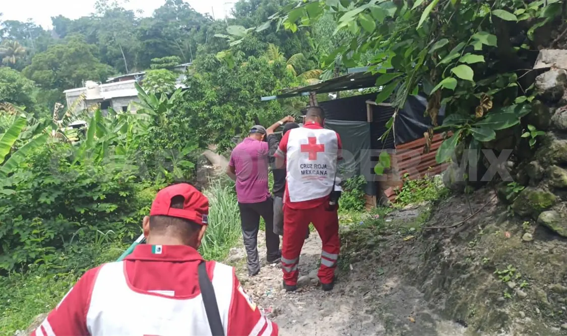 Estaba ebrio y cayó a lo profundo de un barranco