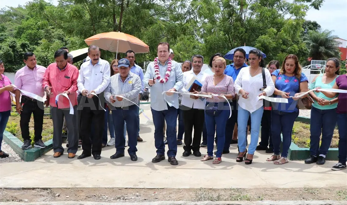 Mariano Rosales entrega  parque en Huanacaxtle