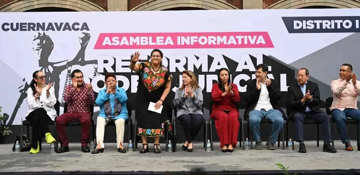 Lenia Batres durante la asamblea informativa sobre la reforma al Poder Judicial. Cortesía