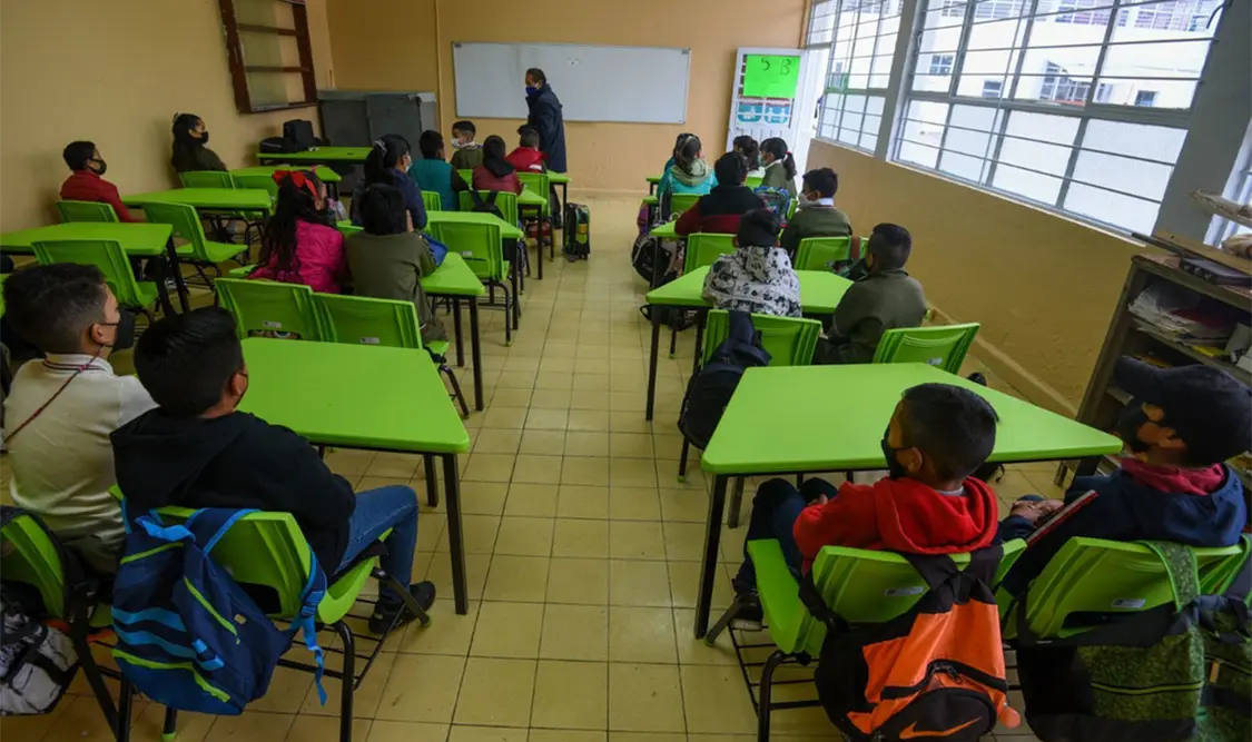 Anuncian proceso para obtener la beca universal 2025