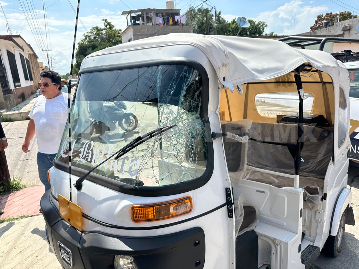 Chofer de mototaxi termina lesionado tras impactar