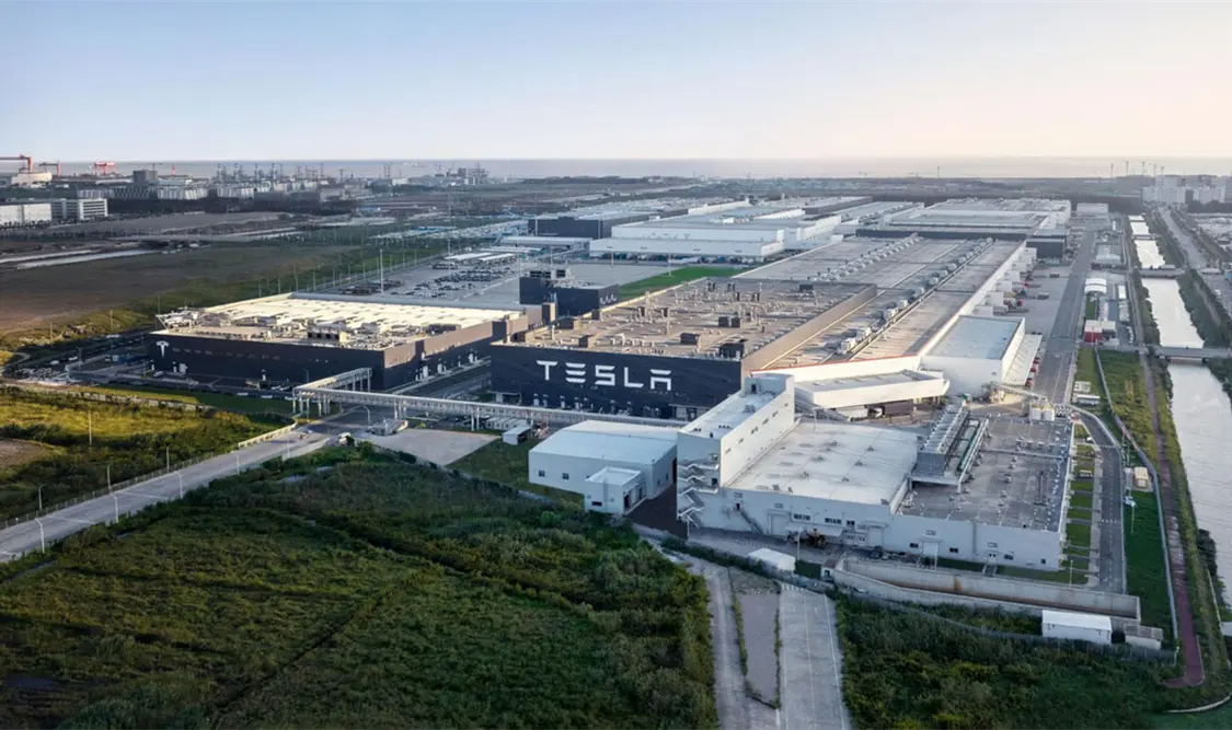 Elon pausa inversión en Monterrey