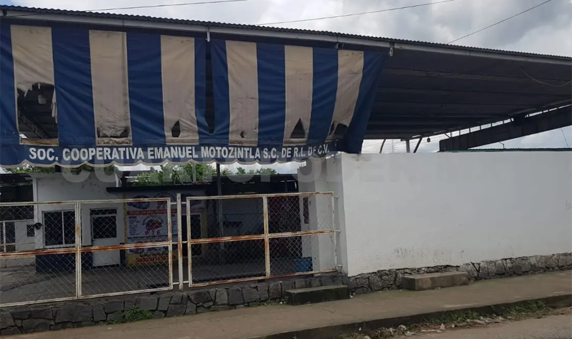 Bloqueos mantienen varadas unidades de pasajeros