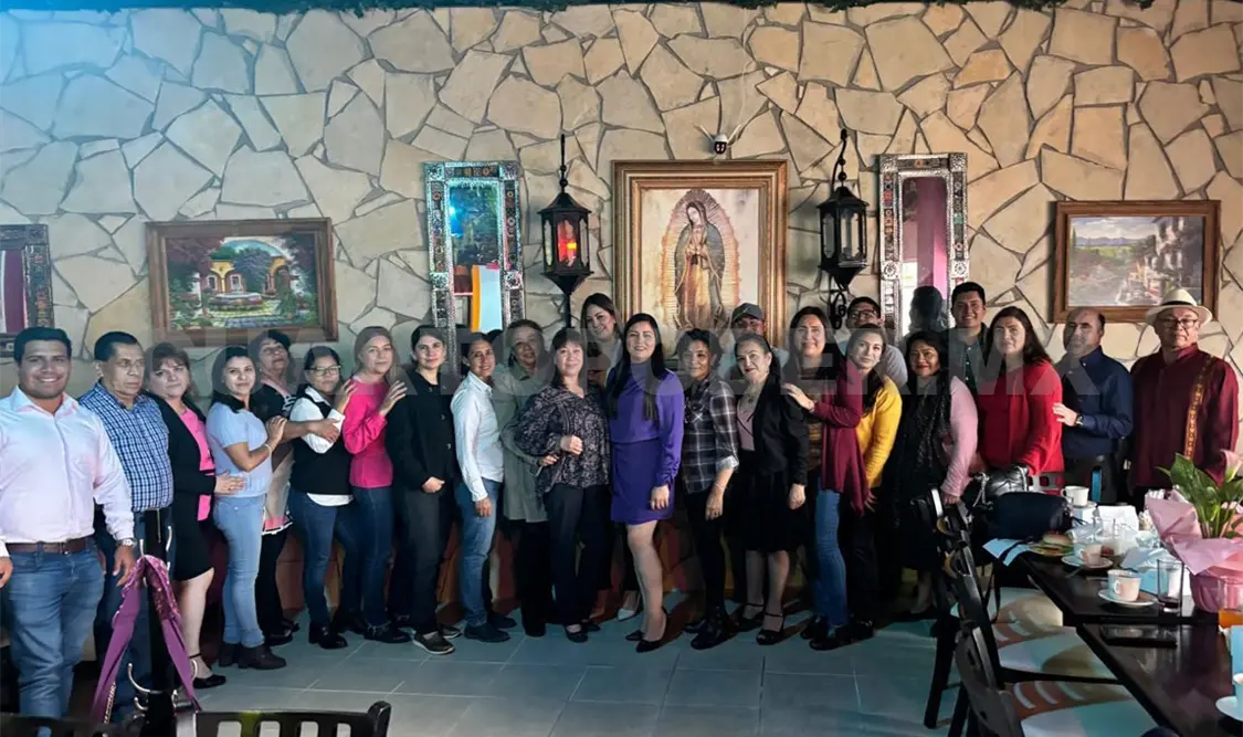 Celebran día del trabajador administrativo en SCLC