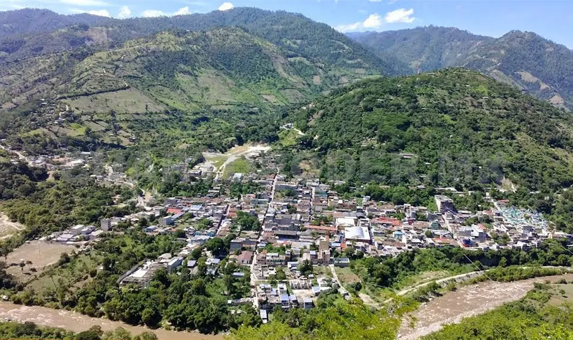 Desplazados chiapanecos se refugian en Huehuetenango