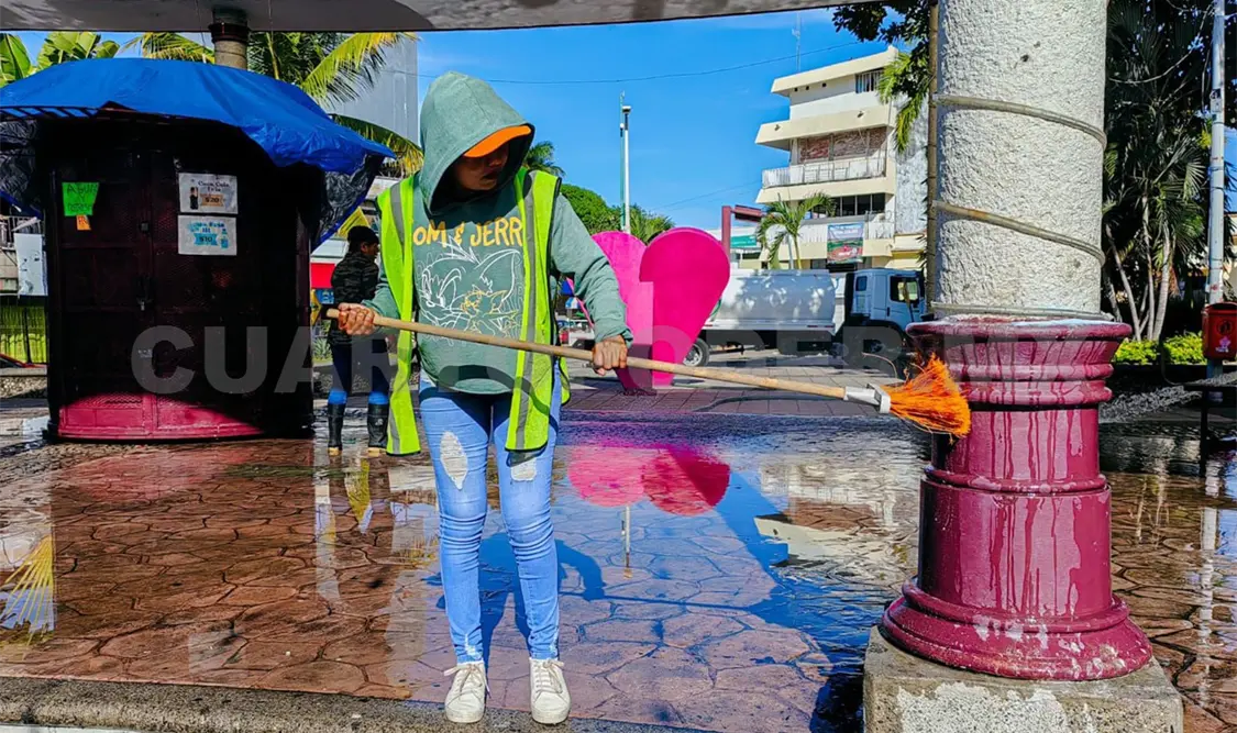 Limpian parque Bicentenario en Tapachula