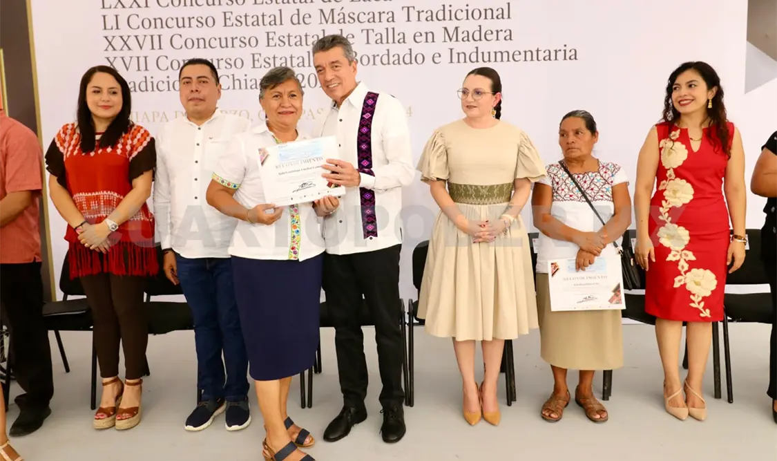 Encabeza REC premiación de concursos de artesanías