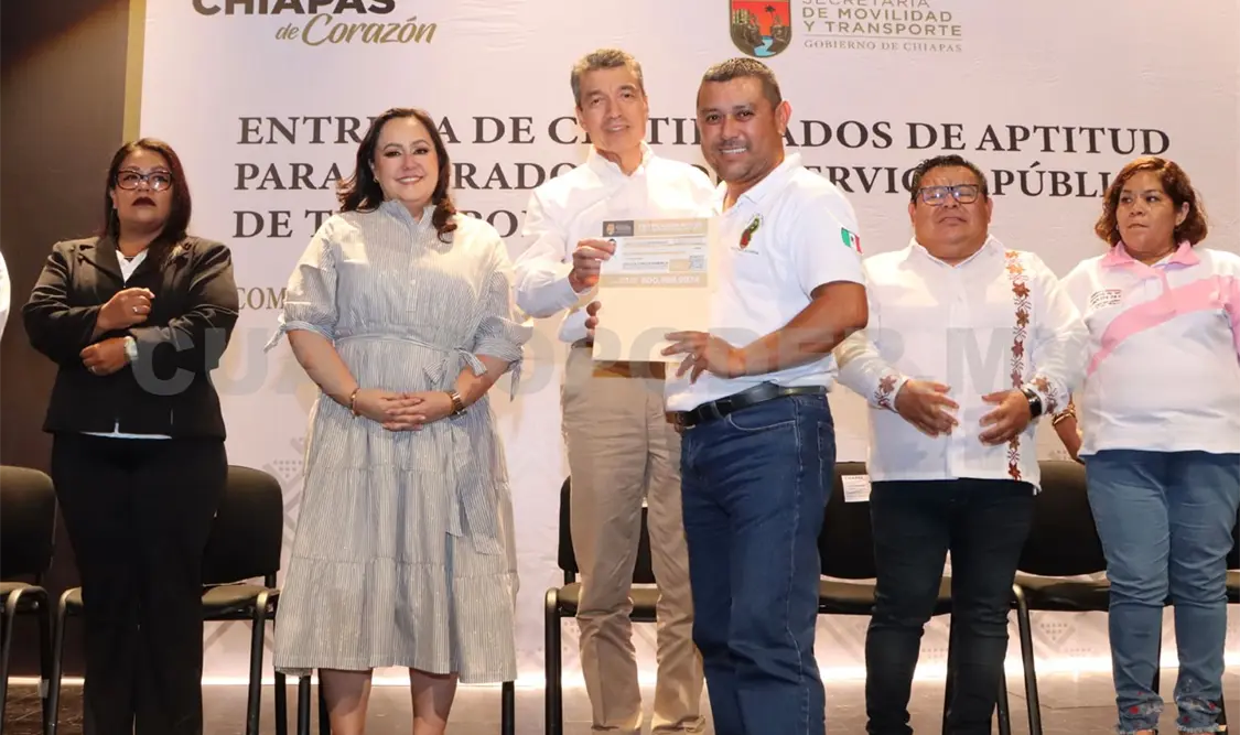 Encabeza REC entrega de certificados de aptitud
