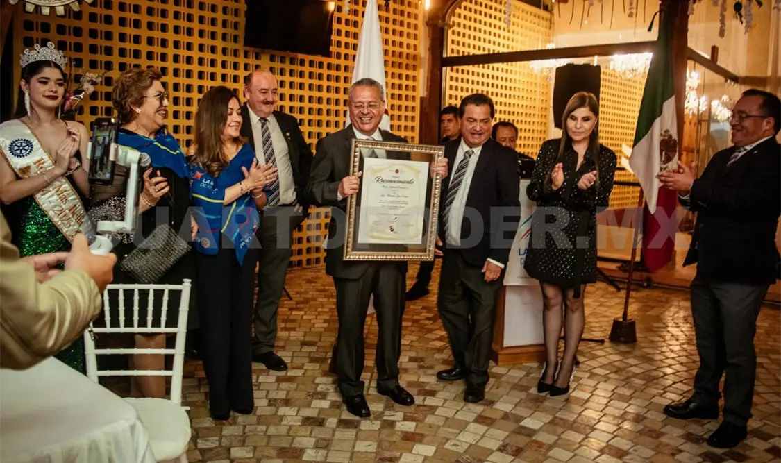 Entregan premio Raúl Jiménez Paniagua