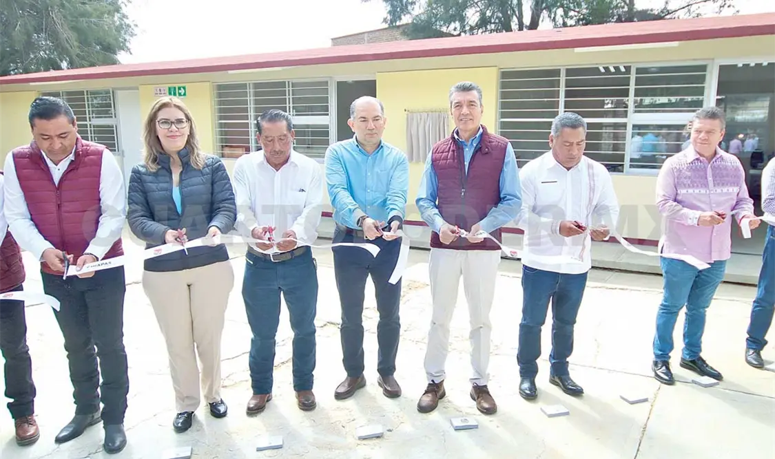 El mandatario realizó la entrega de las nuevas aulas en la escuela Belisario Domínguez. CP