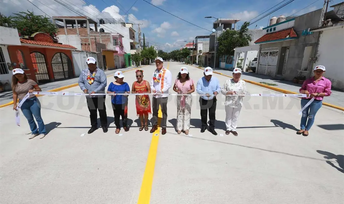 Inauguran pavimentación en calles de La Misión