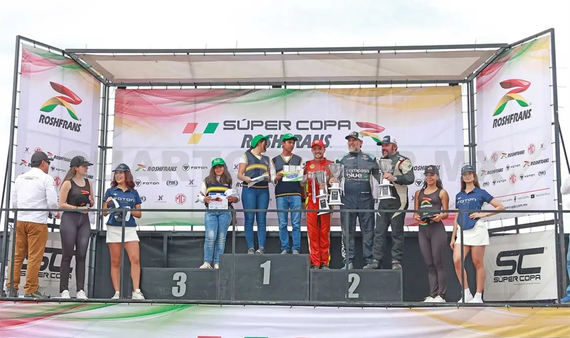 Santiago Tovar, en lo más alto del podio