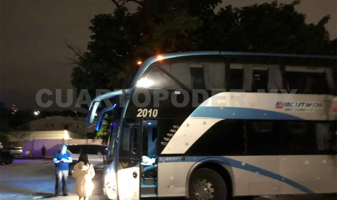 Empresa de transporte abandona a pasajeros