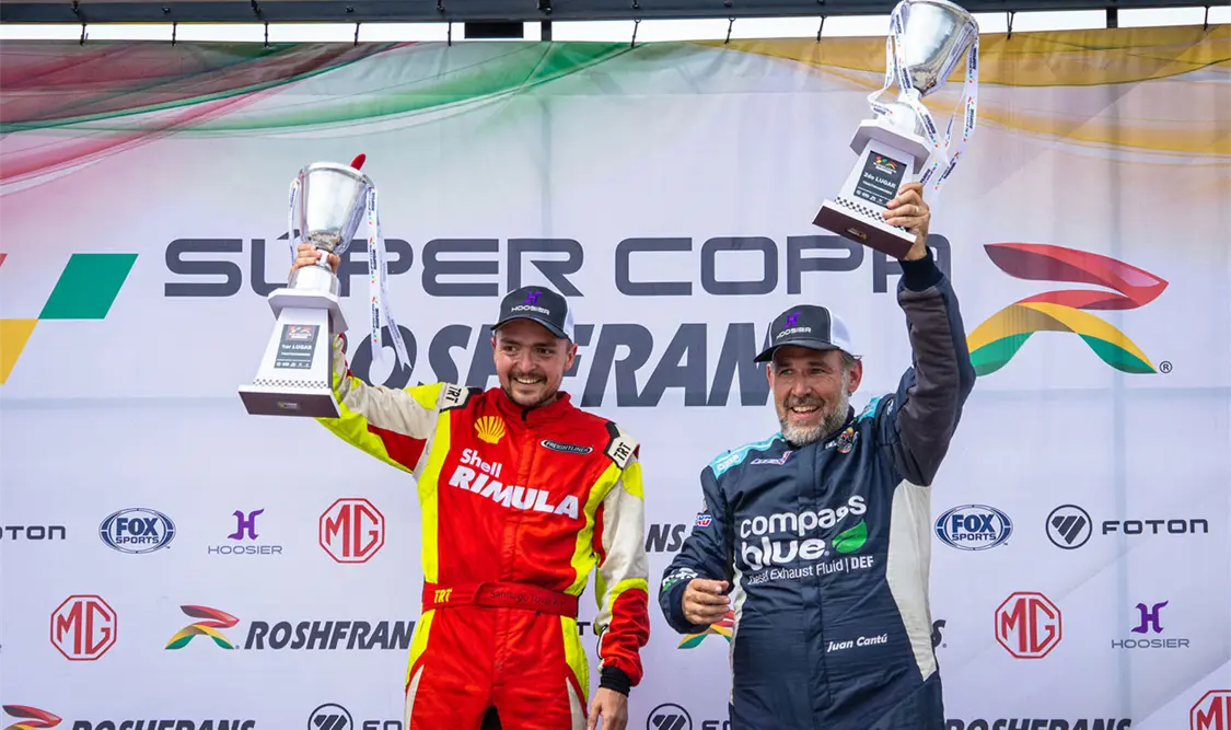 Juan Cantú disfruta su lugar en el podio