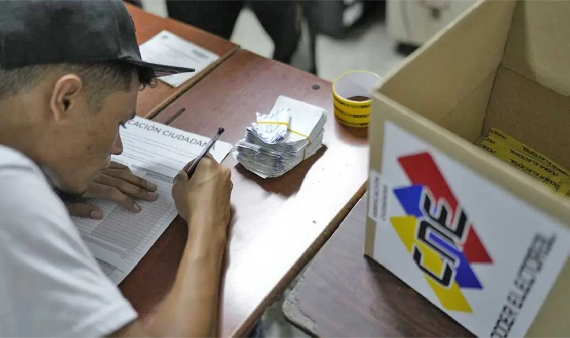 Recuento oficial electoral de votos después del cierre de las urnas para las elecciones presidenciales en Caracas. Cortesía