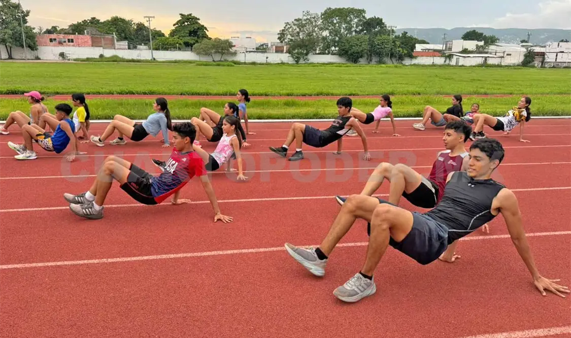 Los jóvenes pueden asistir en los distintos horarios para mejorar sus habilidades en este deporte. Cortesía