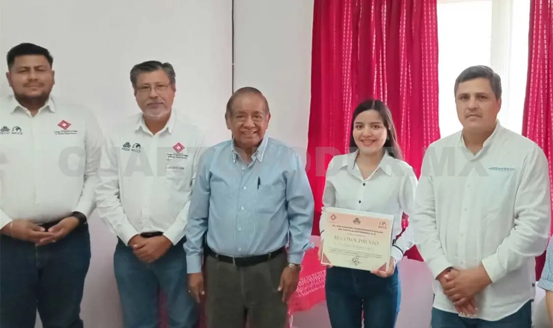 El llamado a los nuevos profesionistas, es a que se conduzcan con el mayor profesionalismo.