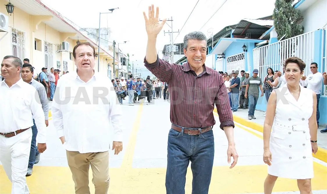 El gobernador de Chiapas realizó la entrega de esta importante calle en Villaflores. CP