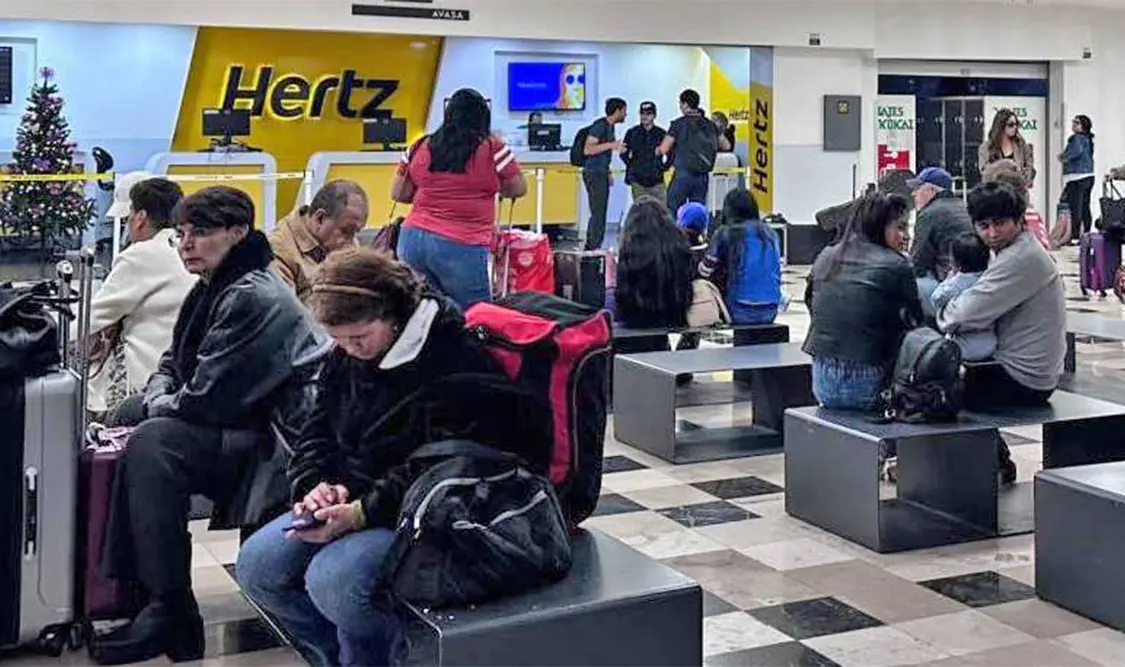 Solicita Semar a la SHCP, 17.9 millones de pesos para comprar los muebles y el equipo que están en las instalaciones de Interjet. Cortesía