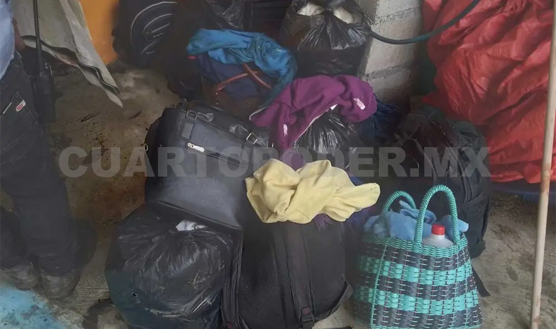 Las personas huyen de la zona con pocas pertenencias. Manuel Martínez / CP