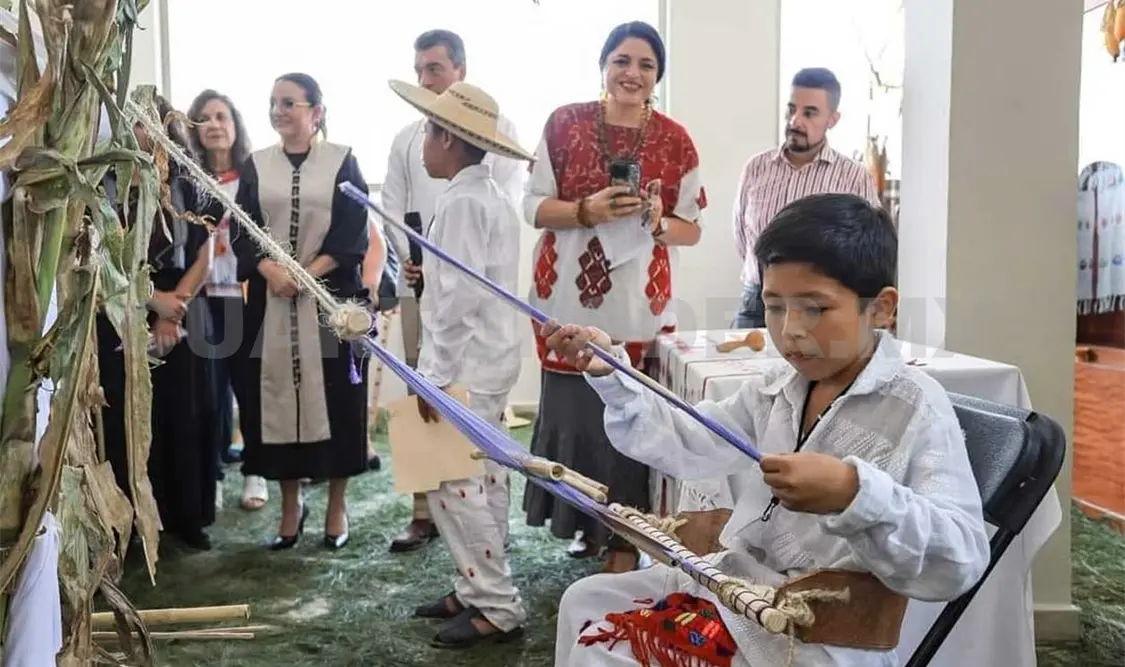 El taller reúne una sinergia entre el idioma y textil. CP