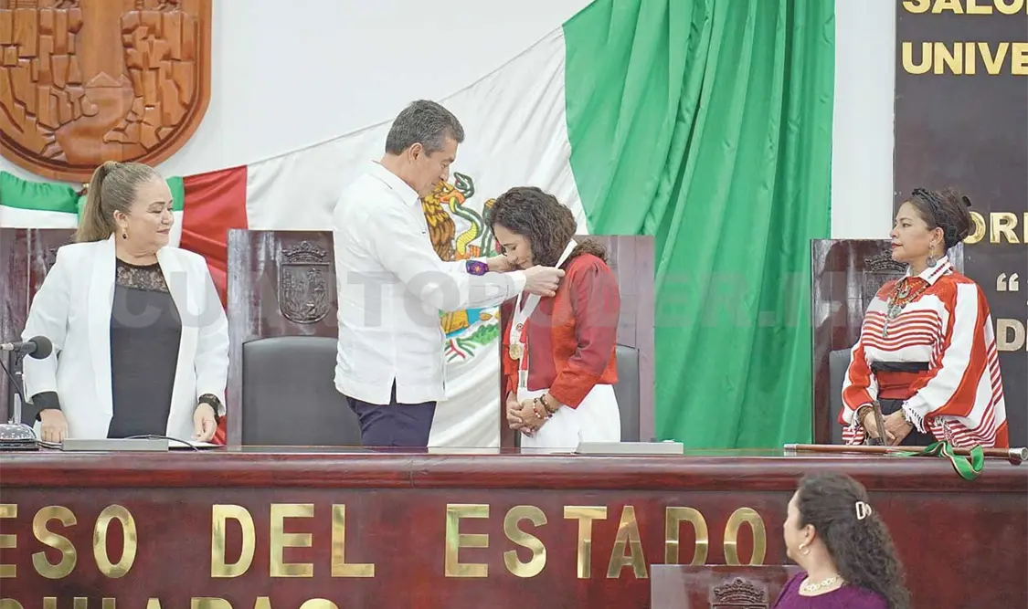 La medalla Rosario Castellanos es la máxima condecoración que otorga el Congreso. CP