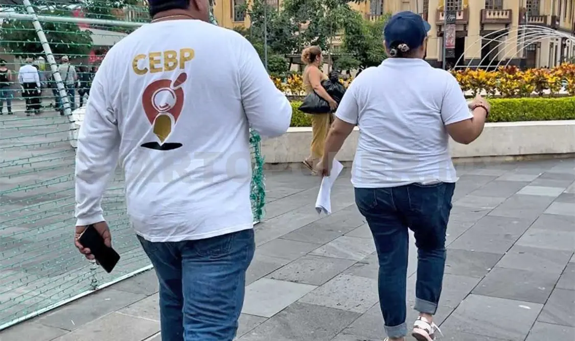 Los familiares recorrieron el centro de la ciudad de Tapachula, en donde colocaron fotografías. Víctor Sánchez / CP